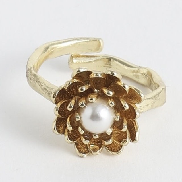 Women's Handmade Ring With Petals GD1623a-101-364 Kalliope Brass-Pearl